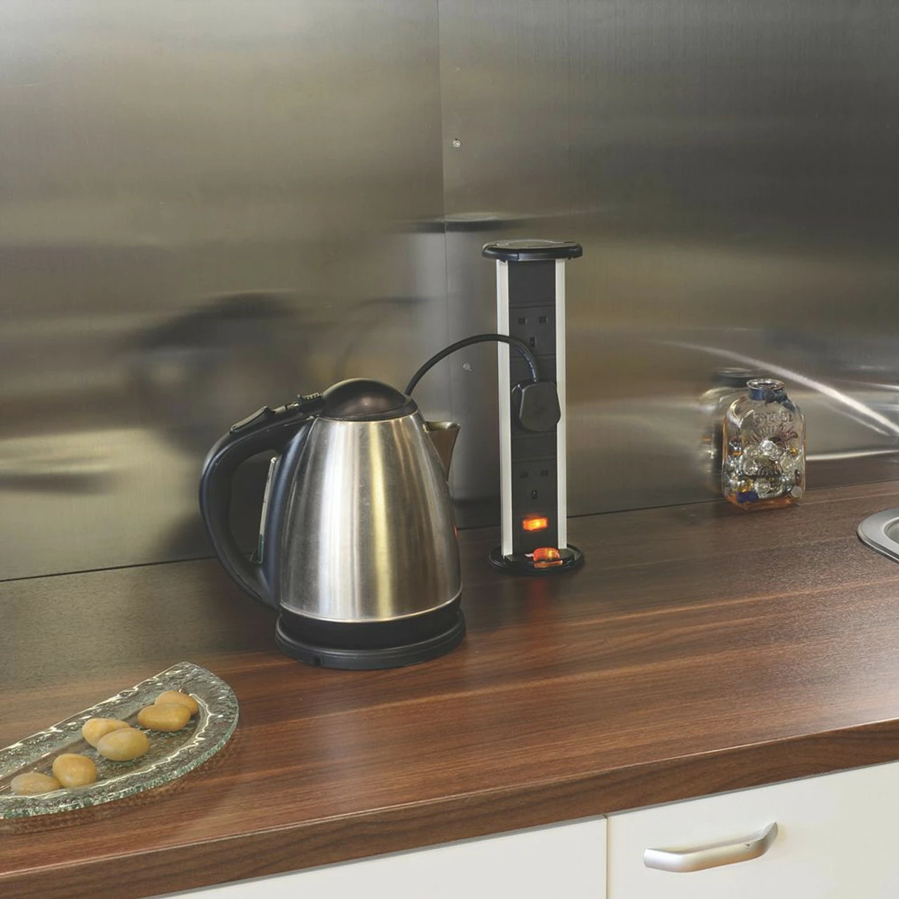 Kengo Pop Up Vertical 13A Mains Triple Socket Power Dock Black 4 Kengo Pop Up Vertical 13A Mains Triple Socket Power Dock Black - Image 2